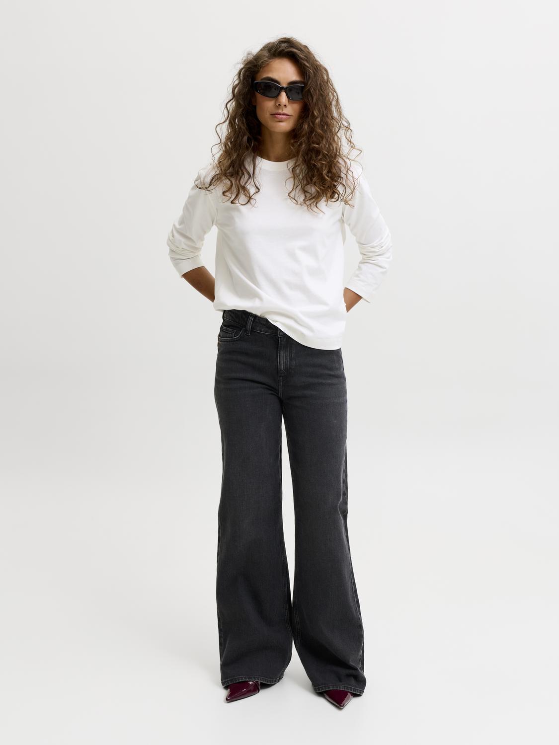 model_shot-front_full